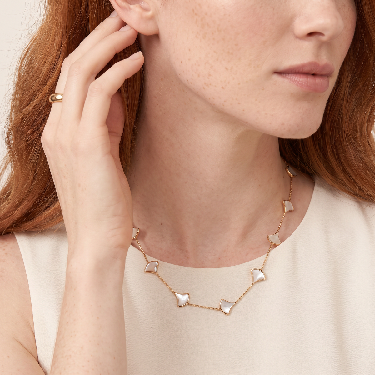 Diva's Dream 10 Motifs Mother Of Pearl Necklace