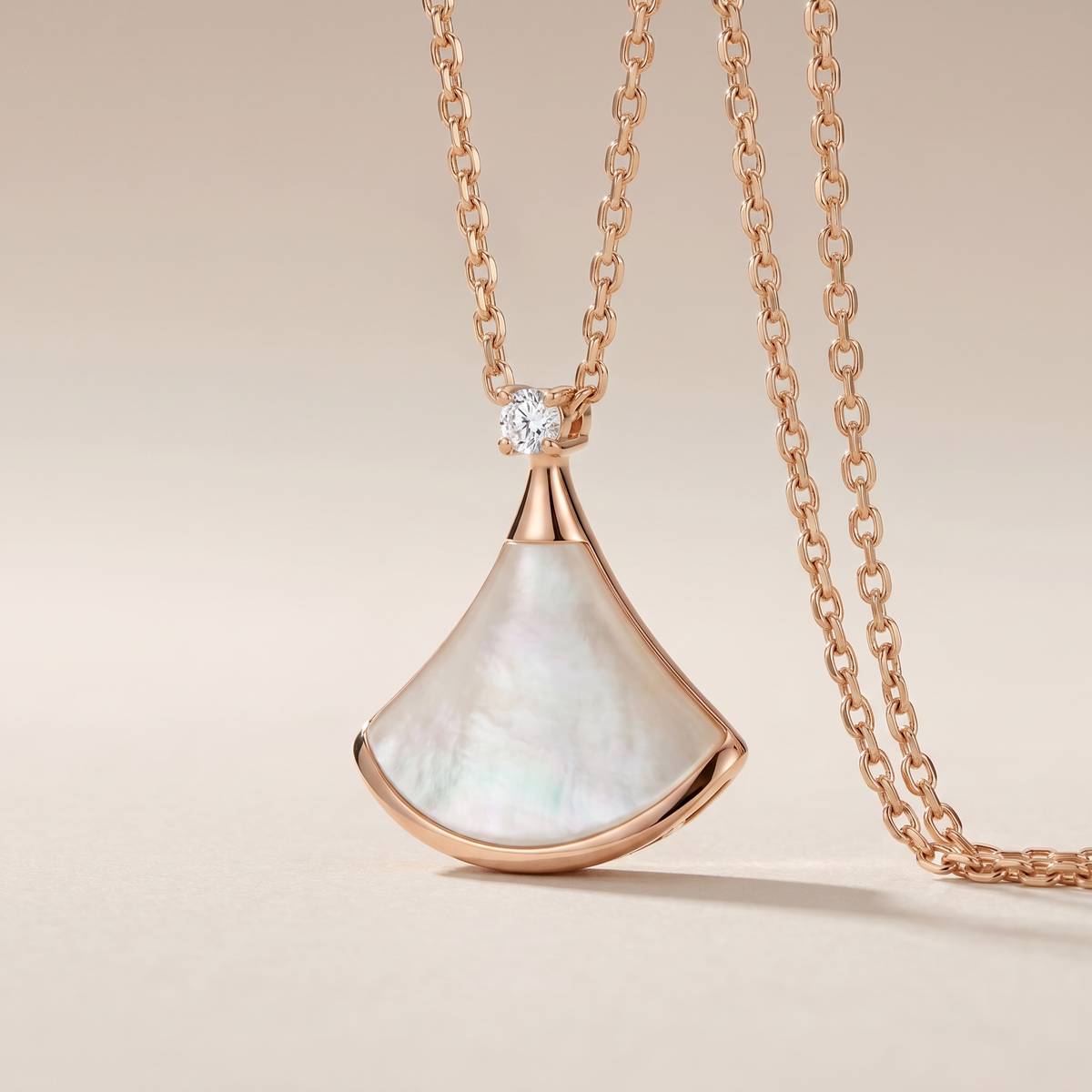 Divas' Dream White Arc 1 Diamond Pendant Necklace