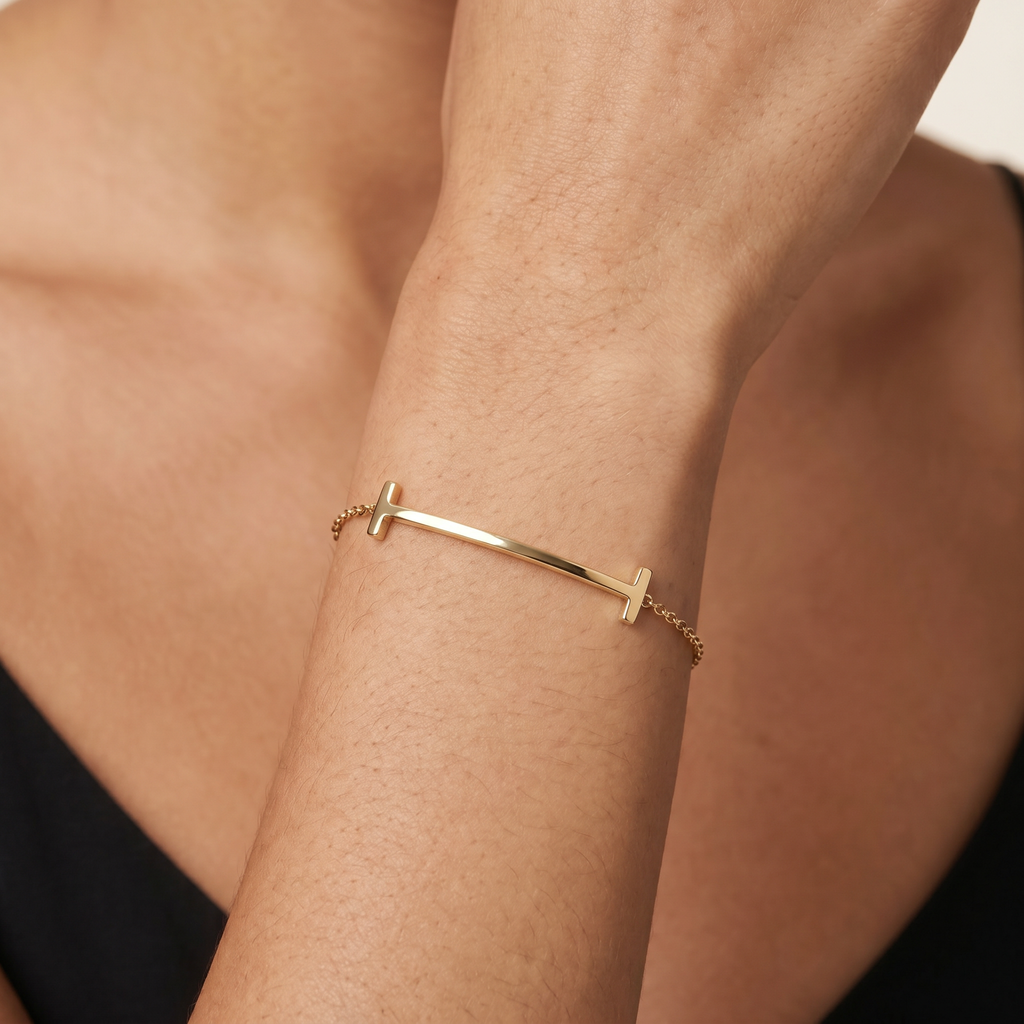 T Smile Curved Bracelet