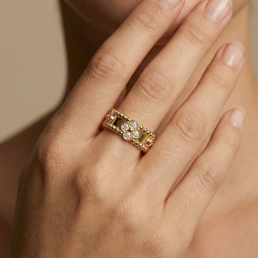 Wide Clover Perlée Diamonds Ring