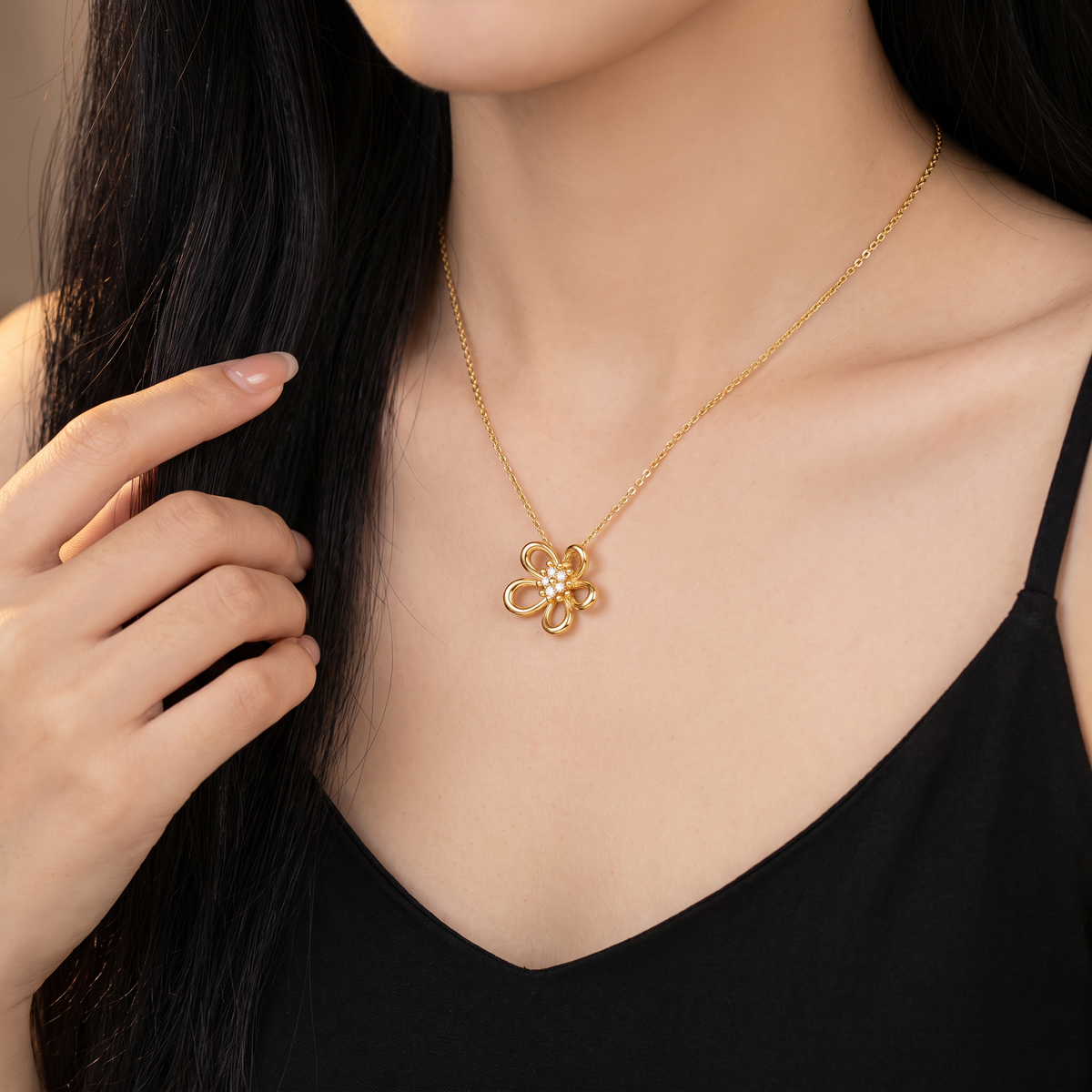 Flowerlace Pendant Necklace