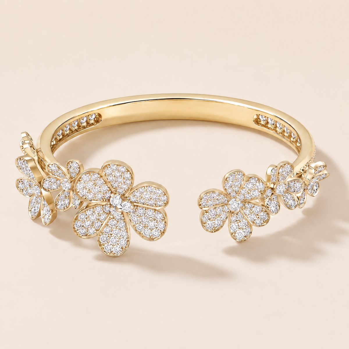 Frivole Seven Flowers Pavé Diamonds Bracelet