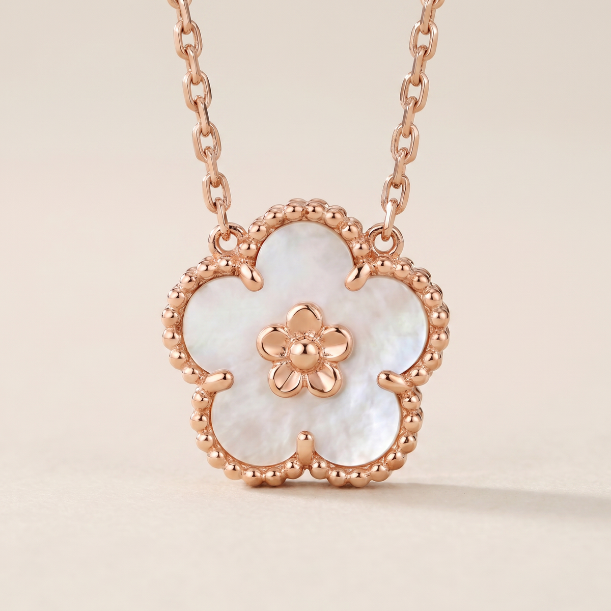 Lucky Flower Motif Necklace
